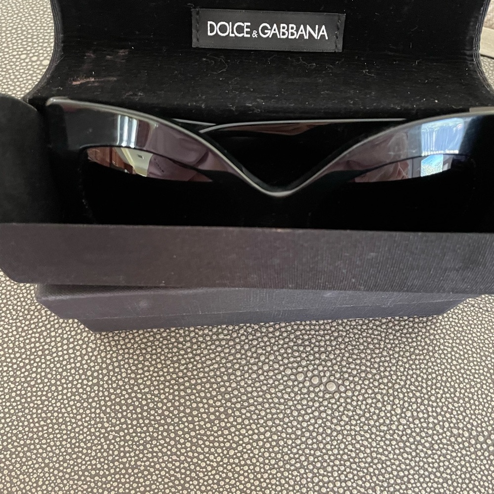 Nice designer Prada sunglasses do you love it they look brand new